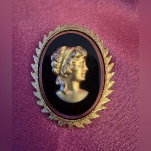 Dodd’s Cameo Brooch / Pin - 1960s Vintage Costume Jewelry - Gold on Black Lucite